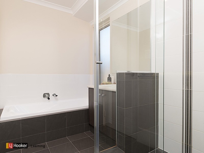 65 Murrumbidgee Drive, Hammond Park WA 6164