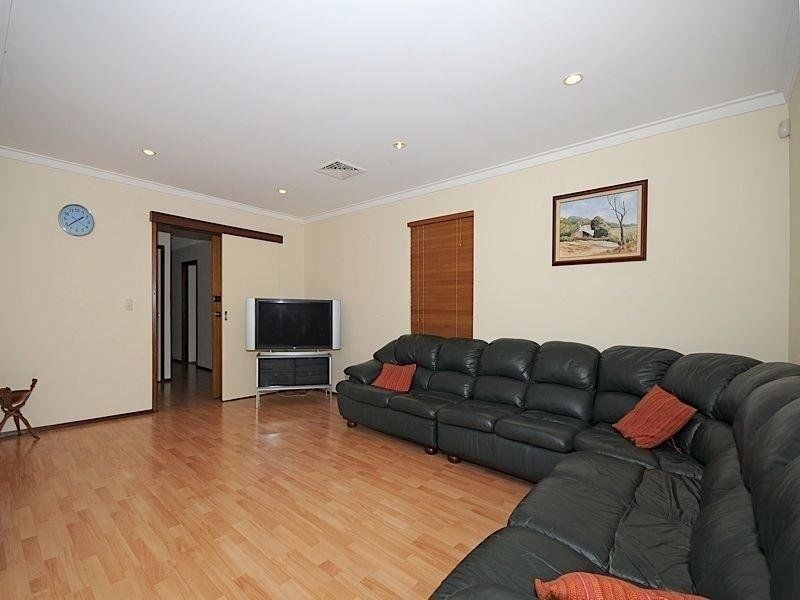 152 Parry Avenue, Bull Creek WA 6149