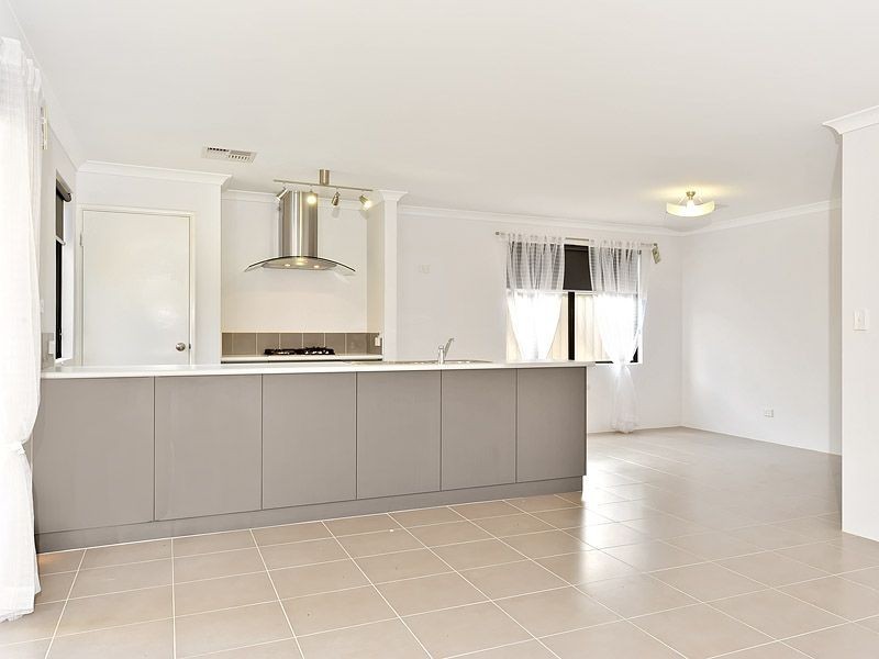 16 Padua Road, Piara Waters WA 6112