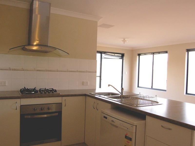 32 Waterfields Drive, Bertram WA 6167