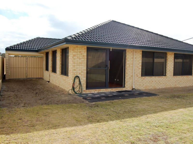 32 Waterfields Drive, Bertram WA 6167