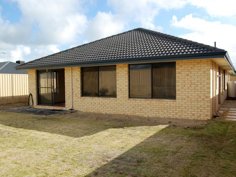 32 Waterfields Drive, Bertram WA 6167