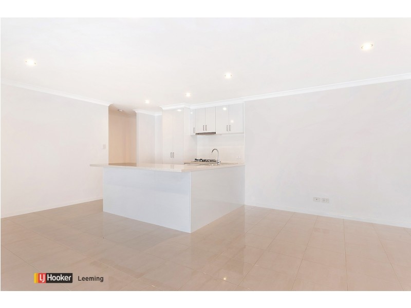 8/90 West Churchill Avenue, Munster WA 6166