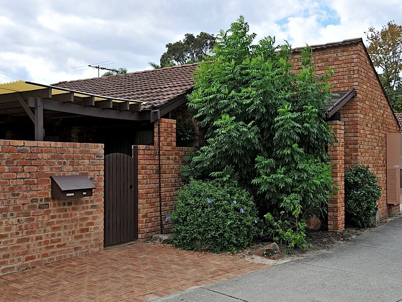 16A Fifth Avenue, Rossmoyne WA 6148