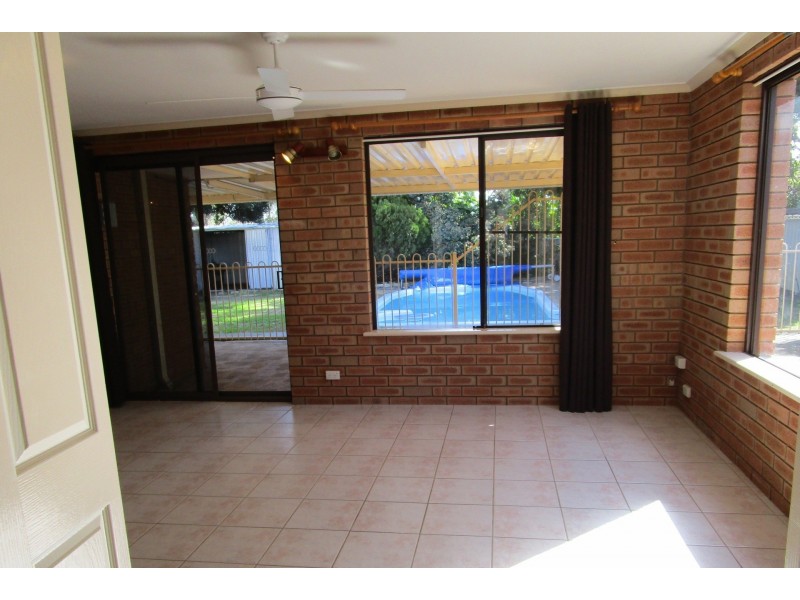 50 Greenway Avenue, Thornlie WA 6108