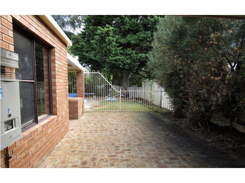 50 Greenway Avenue, Thornlie WA 6108