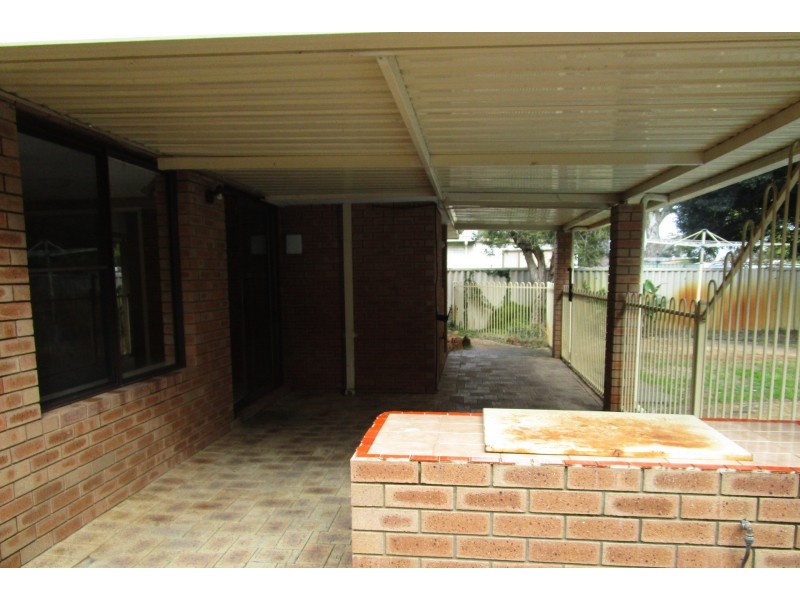 50 Greenway Avenue, Thornlie WA 6108