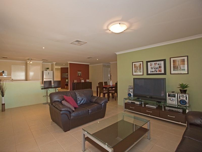 18 Folland Parade, Atwell WA 6164