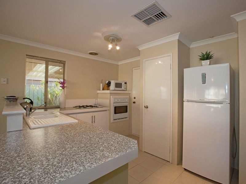 18 Folland Parade, Atwell WA 6164