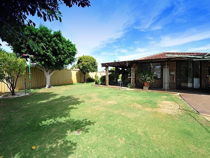 13 Mifflin Place, Leeming WA 6149