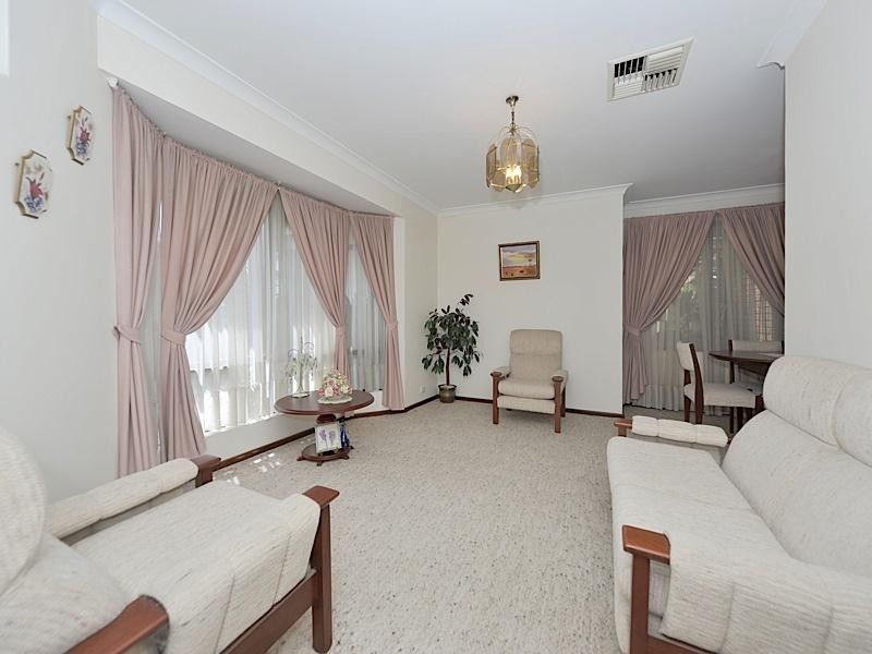 13 Mifflin Place, Leeming WA 6149