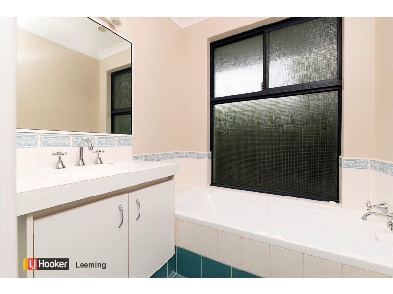 5 Jenniphur Court, Atwell WA 6164