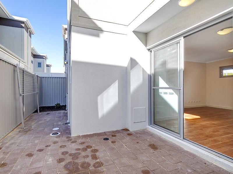 7/12 Bushlark Turn, Erskine WA 6210