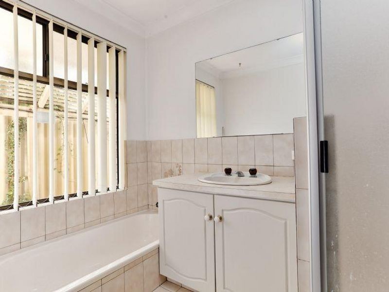 48 Earnshaw Loop, Leeming WA 6149