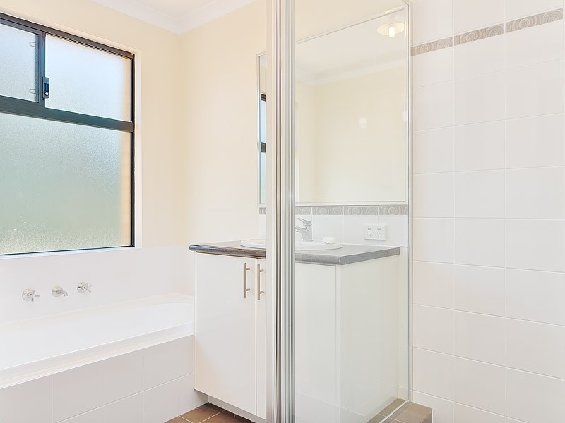 2 Wedgetail Crescent, Success WA 6164