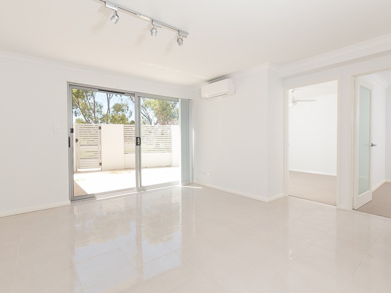 2/12 Westralia Gardens, Rockingham WA 6168