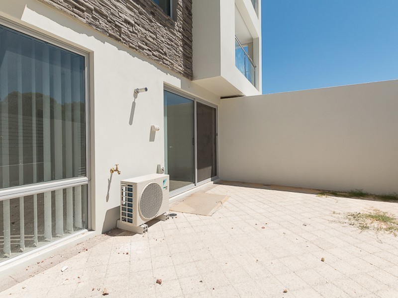 2/12 Westralia Gardens, Rockingham WA 6168