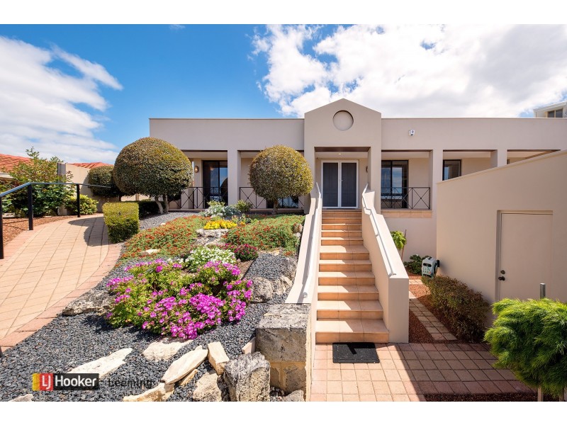 7 Peak Court, Leeming WA 6149