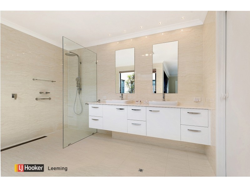 7 Peak Court, Leeming WA 6149