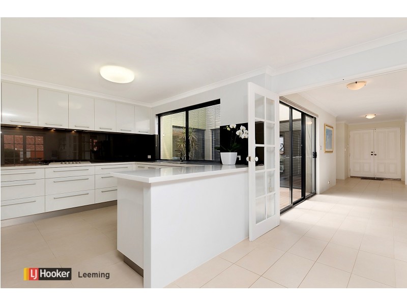 7 Peak Court, Leeming WA 6149