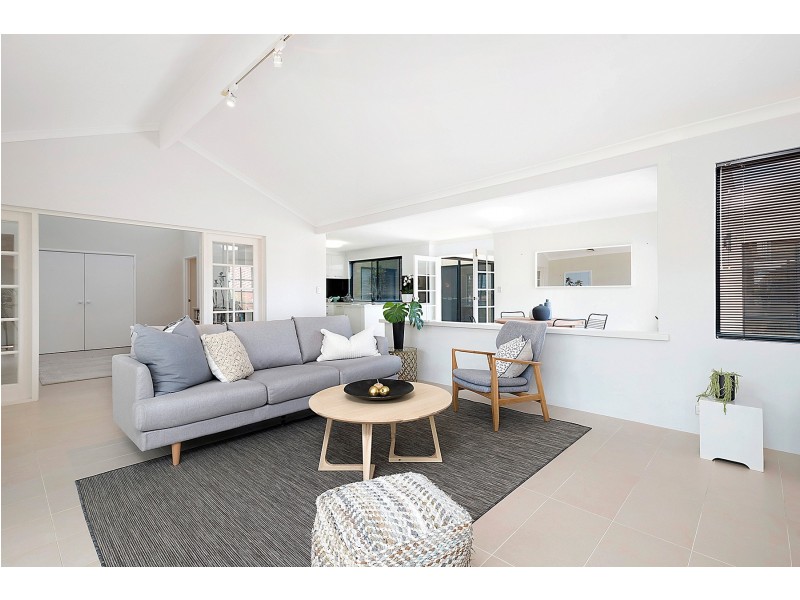 7 Peak Court, Leeming WA 6149