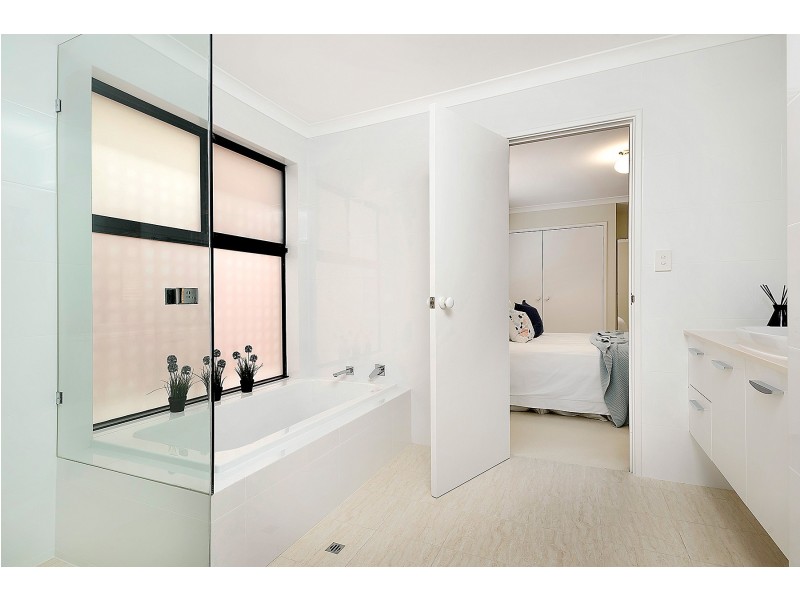 7 Peak Court, Leeming WA 6149