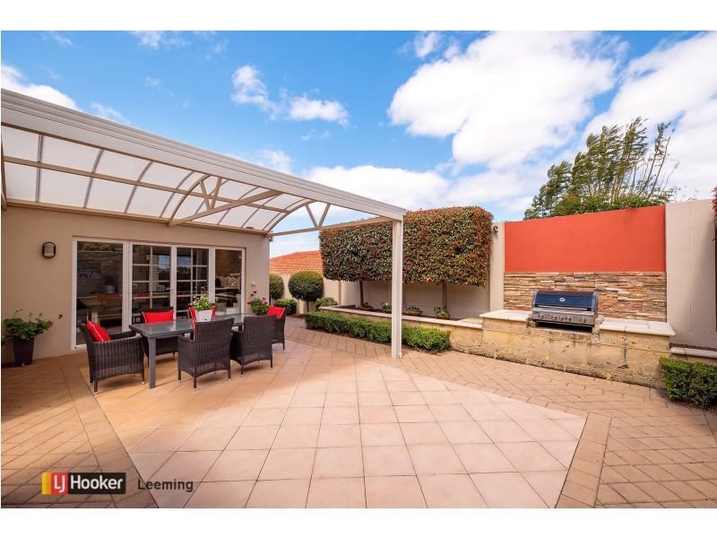 7 Peak Court, Leeming WA 6149