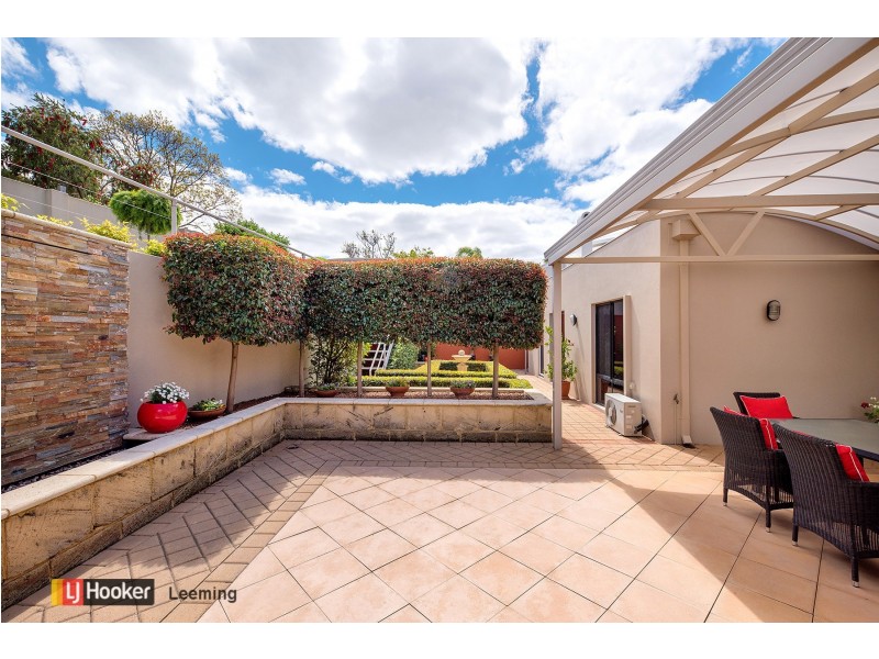 7 Peak Court, Leeming WA 6149