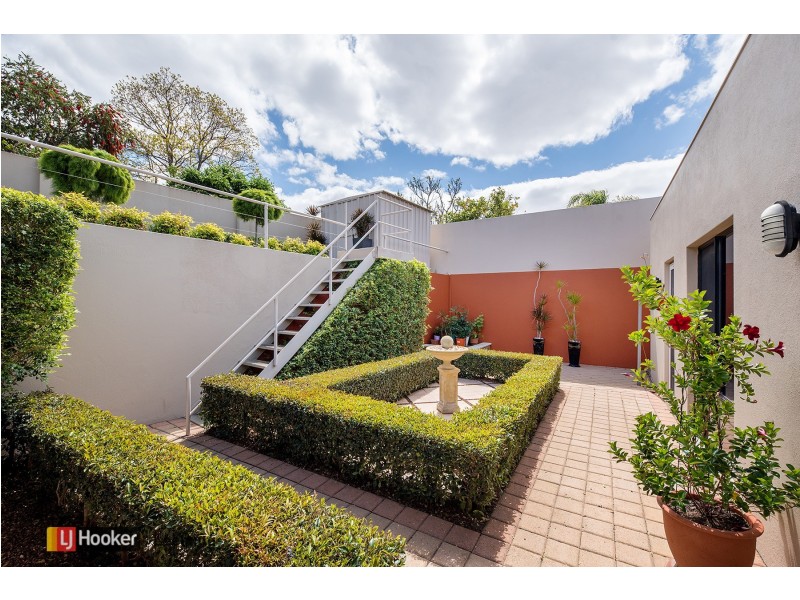 7 Peak Court, Leeming WA 6149