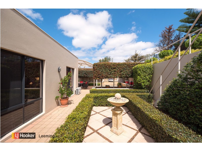 7 Peak Court, Leeming WA 6149