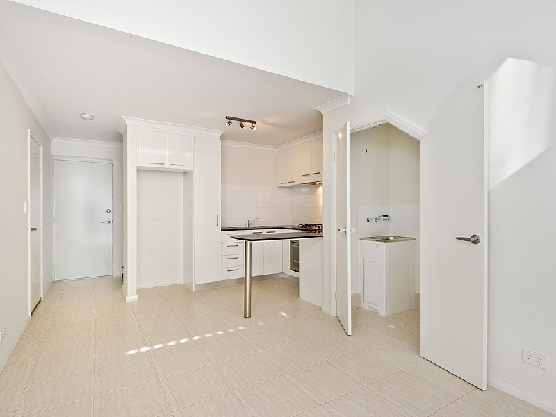 70 Churchill Ave, Dudley Park WA 6210