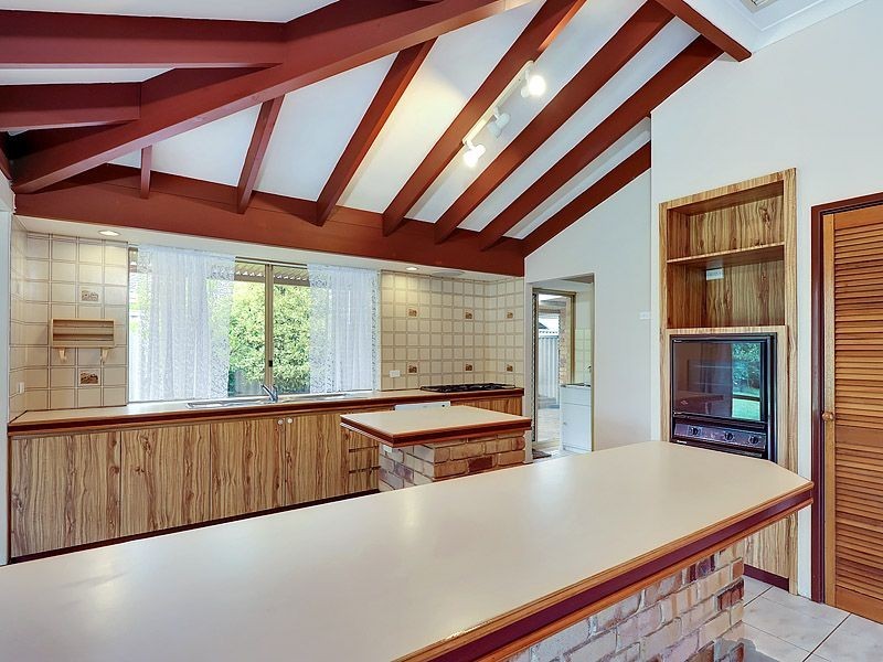 6 Bluebell Way, Bibra Lake WA 6163