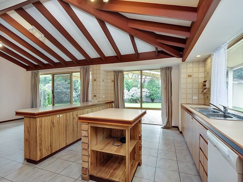 6 Bluebell Way, Bibra Lake WA 6163