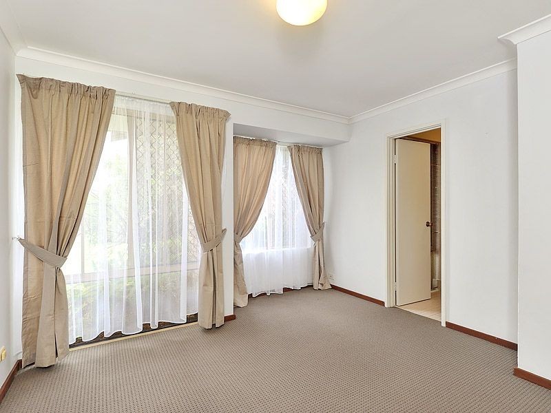 6 Bluebell Way, Bibra Lake WA 6163