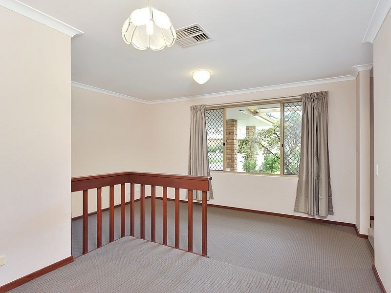 6 Bluebell Way, Bibra Lake WA 6163