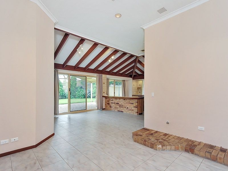 6 Bluebell Way, Bibra Lake WA 6163