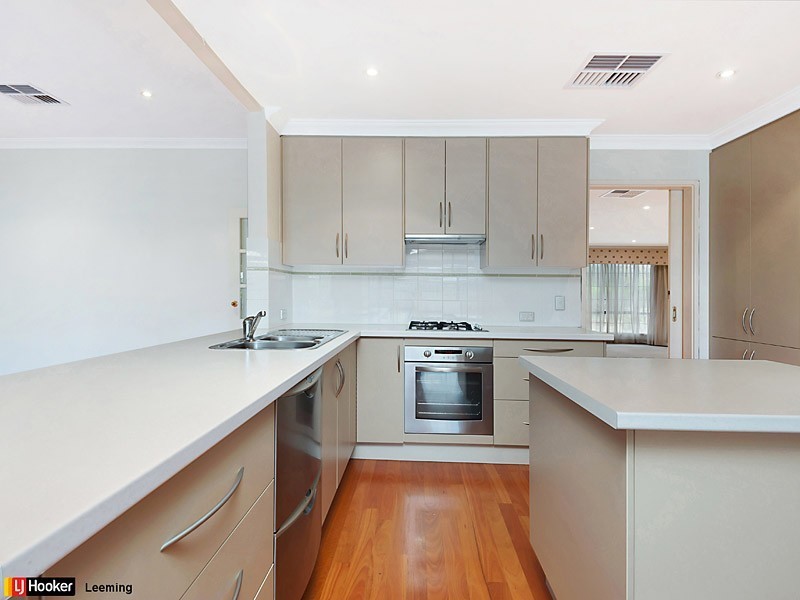6 Empen Court, Leeming WA 6149
