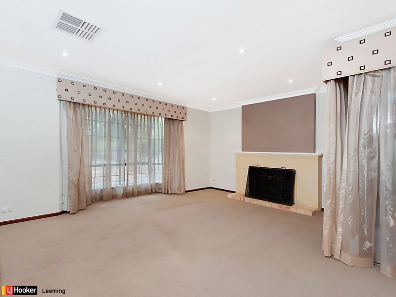 6 Empen Court, Leeming WA 6149