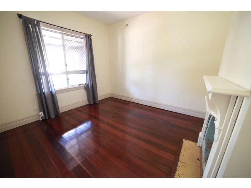 5 Gladstone Road, Rivervale WA 6103