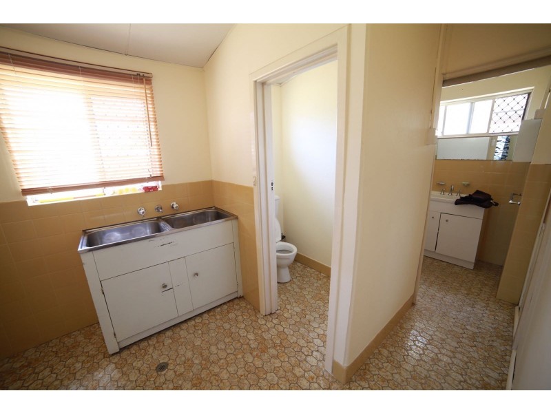 5 Gladstone Road, Rivervale WA 6103