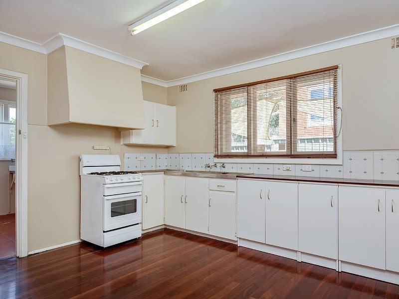 7 Rosalind Way, Coolbellup WA 6163