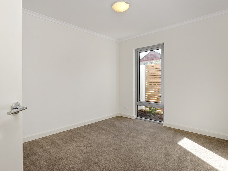 23/12 Bushlark Turn, Erskine WA 6210