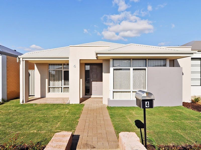 4 Balliol Court, Piara Waters WA 6112