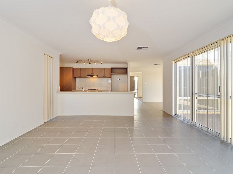 4 Balliol Court, Piara Waters WA 6112