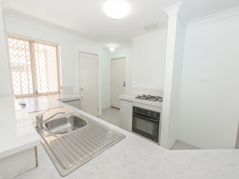 2/75 Centre Street, Queens Park WA 6107