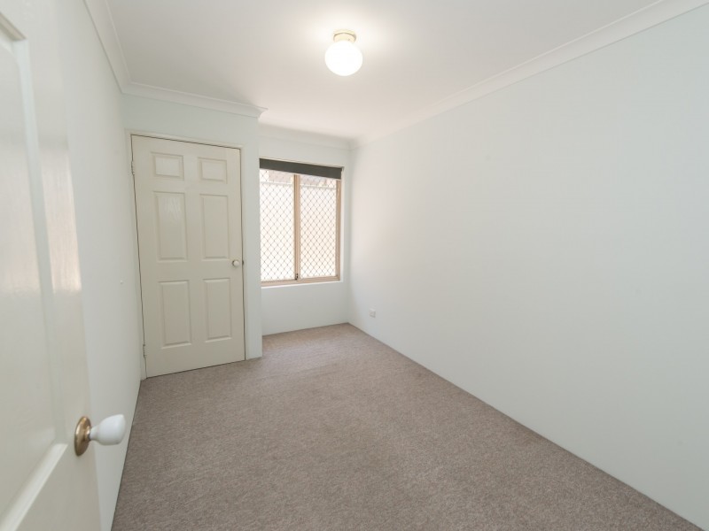 2/75 Centre Street, Queens Park WA 6107