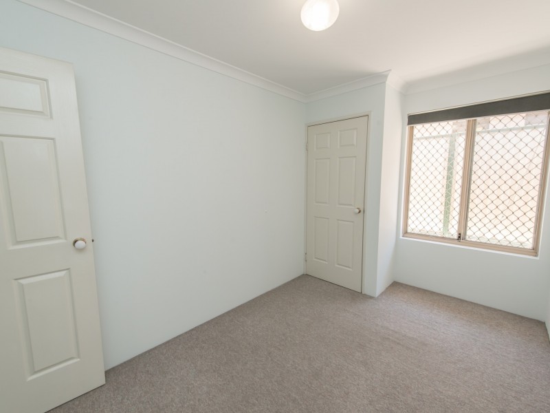 2/75 Centre Street, Queens Park WA 6107