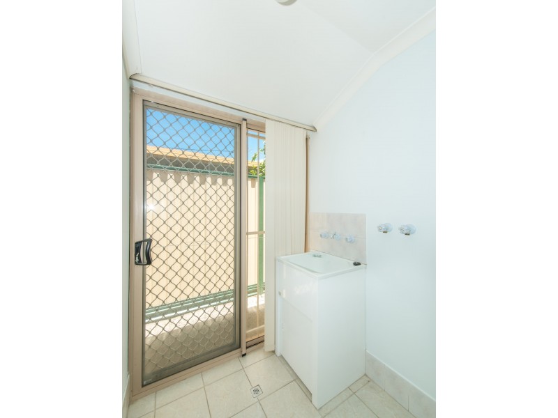 2/75 Centre Street, Queens Park WA 6107