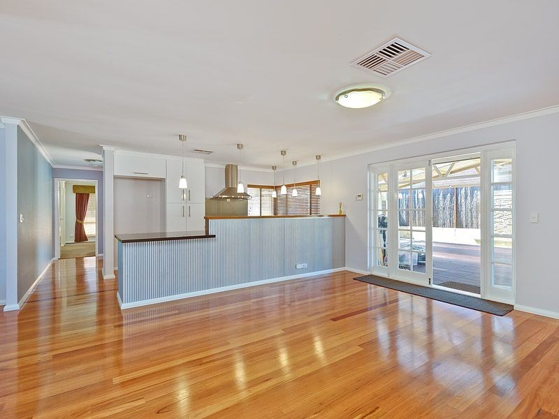 33 Collinson Way, Leeming WA 6149