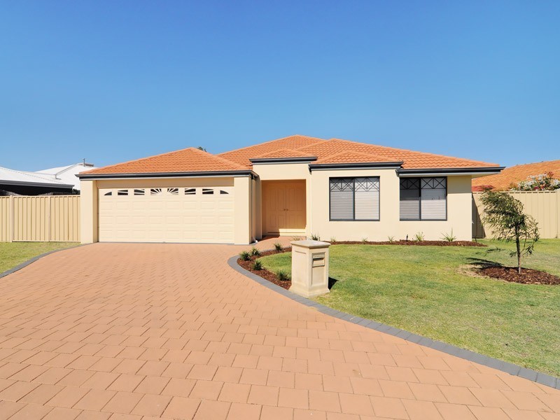 18 Bracadale Way, Canning Vale WA 6155